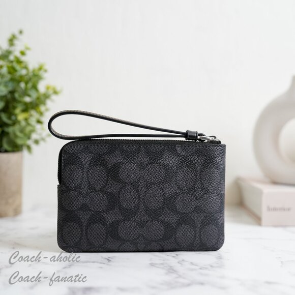 NWT Coach CW869 Halloween Corner Zip Wristlet Black Cat Moon Signature - Picture 2 of 7